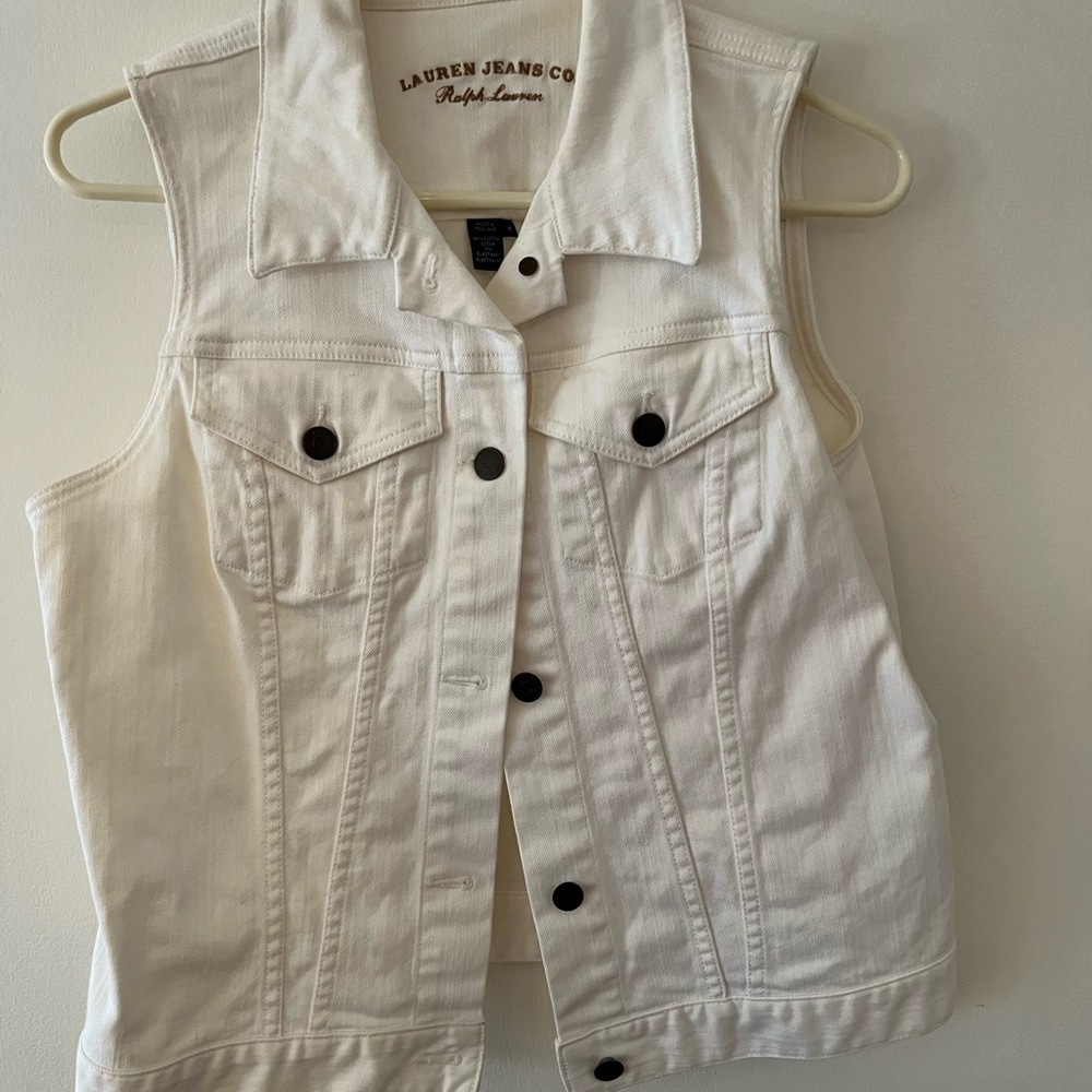 Ralph Lauren white medium sleeveless vest.